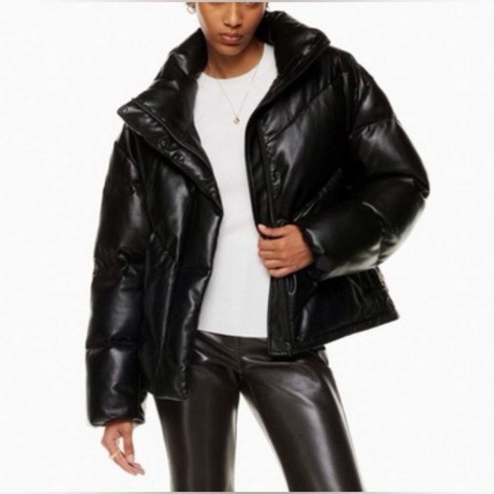 Cloud Puff Winter Jacket Shiny Black by Wilfred | Aritzia |Gorpcore | Vegan - Picture 5 of 15